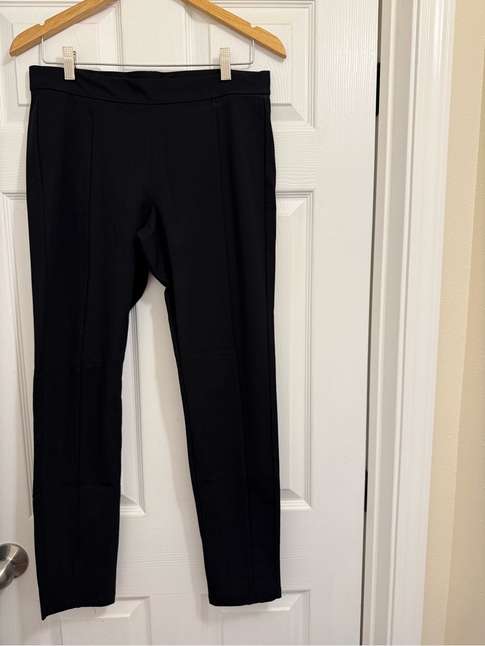 HUE Black Skinny Ponte Pants Size L